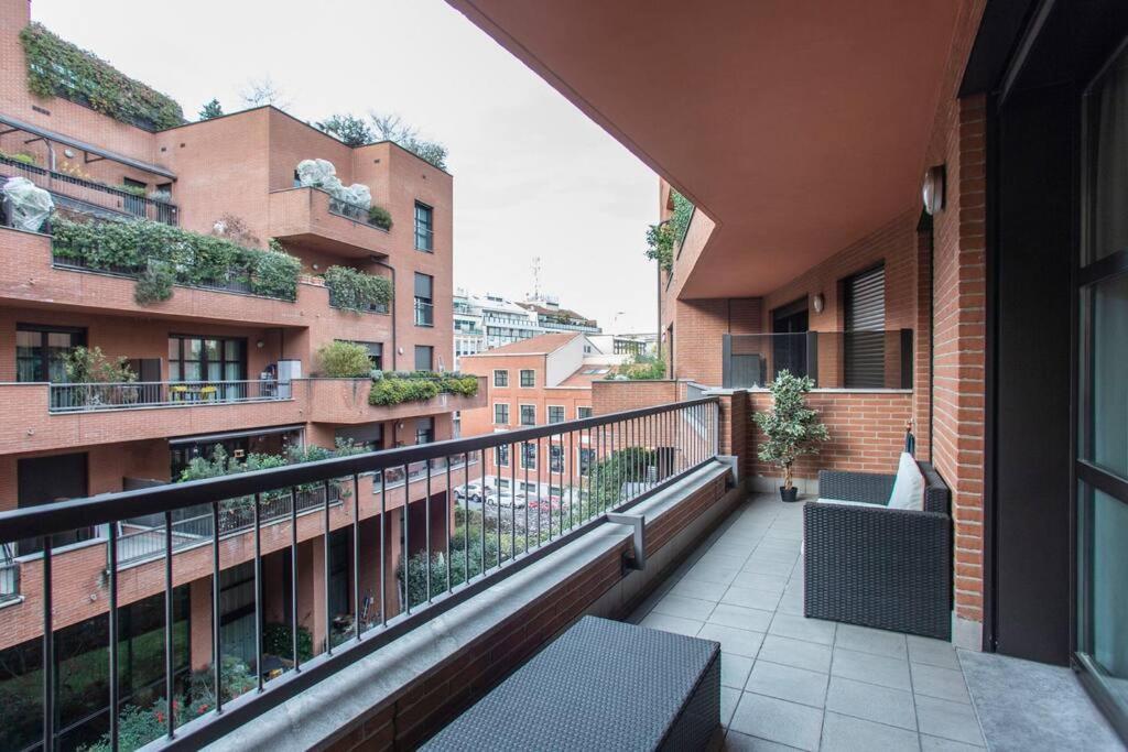 Stazione - Nuovo E Moderno Appartamento. Milan