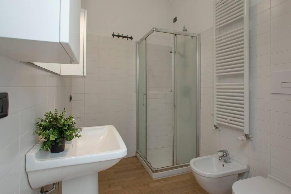 Stazione - Nuovo E Moderno Appartamento. Apartamento Milán